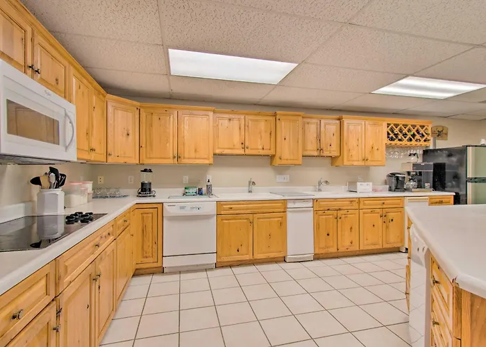 Idyllic Mt Sterling Retreat W/ Private Lake!