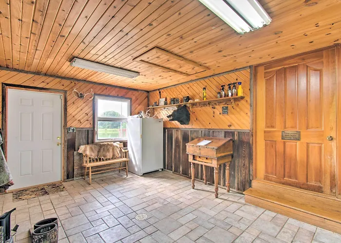 Idyllic Mt Sterling Retreat W/ Private Lake! *