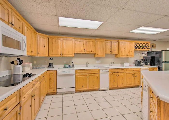 Idyllic Mt Sterling Retreat W/ Private Lake!