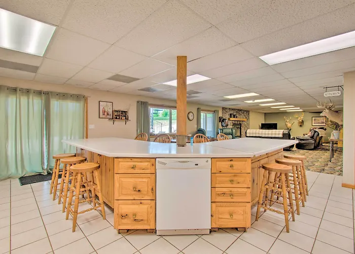 Idyllic Mt Sterling Retreat W/ Private Lake!